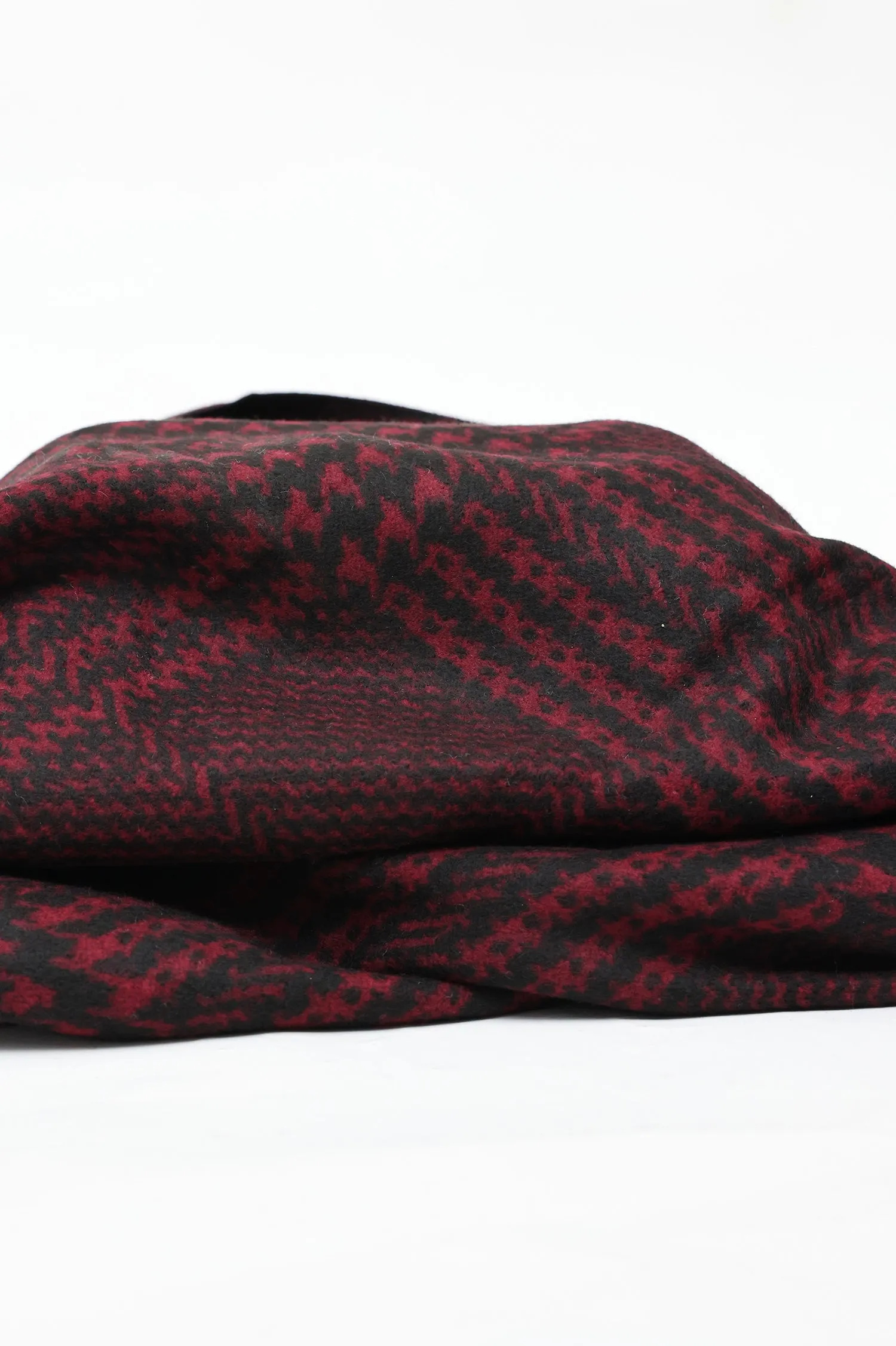 HOUNDSTOOTH PATTERN SCARF-MAROON