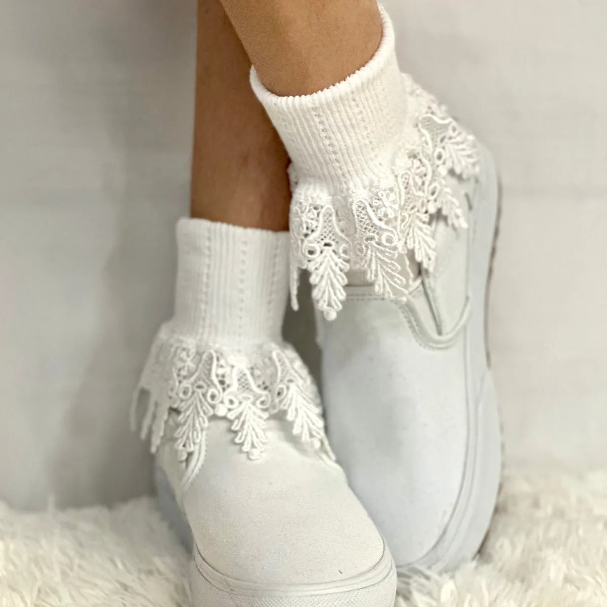 ORIGINAL  lace cuff socks - white