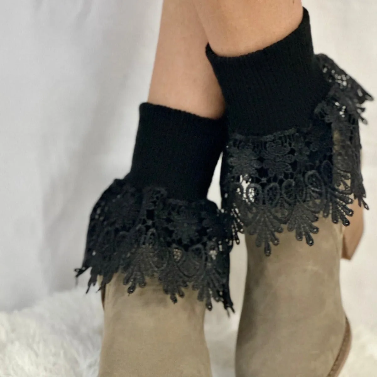 SIGNATURE  lace cuff socks - black